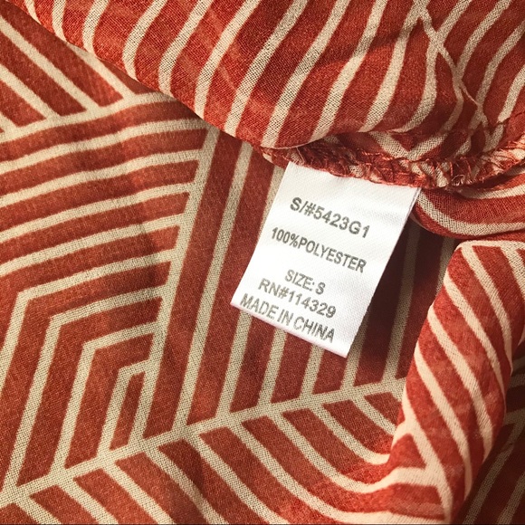 Body Central sheer sleeveless button down blouse - Picture 4 of 5